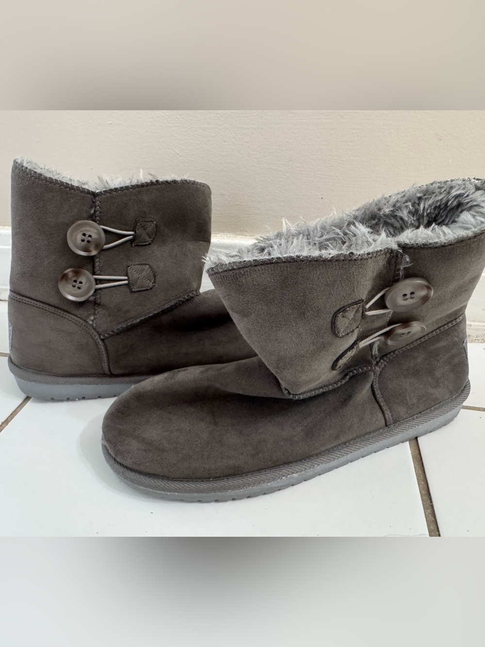 Ocean Coast Gray Faux Fur Winter Boots Side Button Cozy Shearling Bootie 9